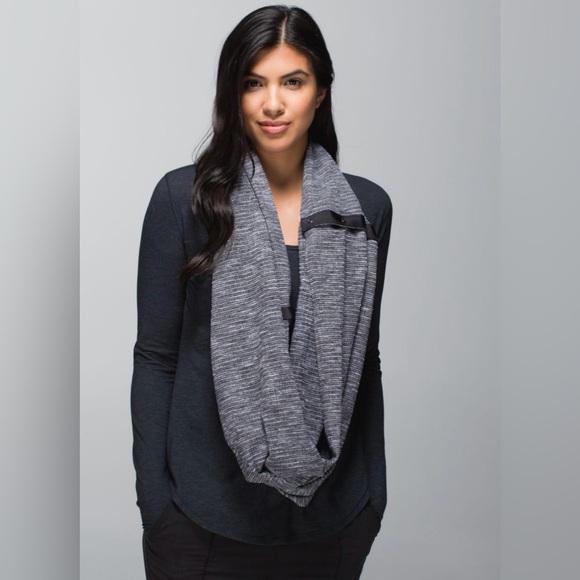Lululemon Vinyasa Scarf *Rulu
Coco Pique - Picture 1 of 8